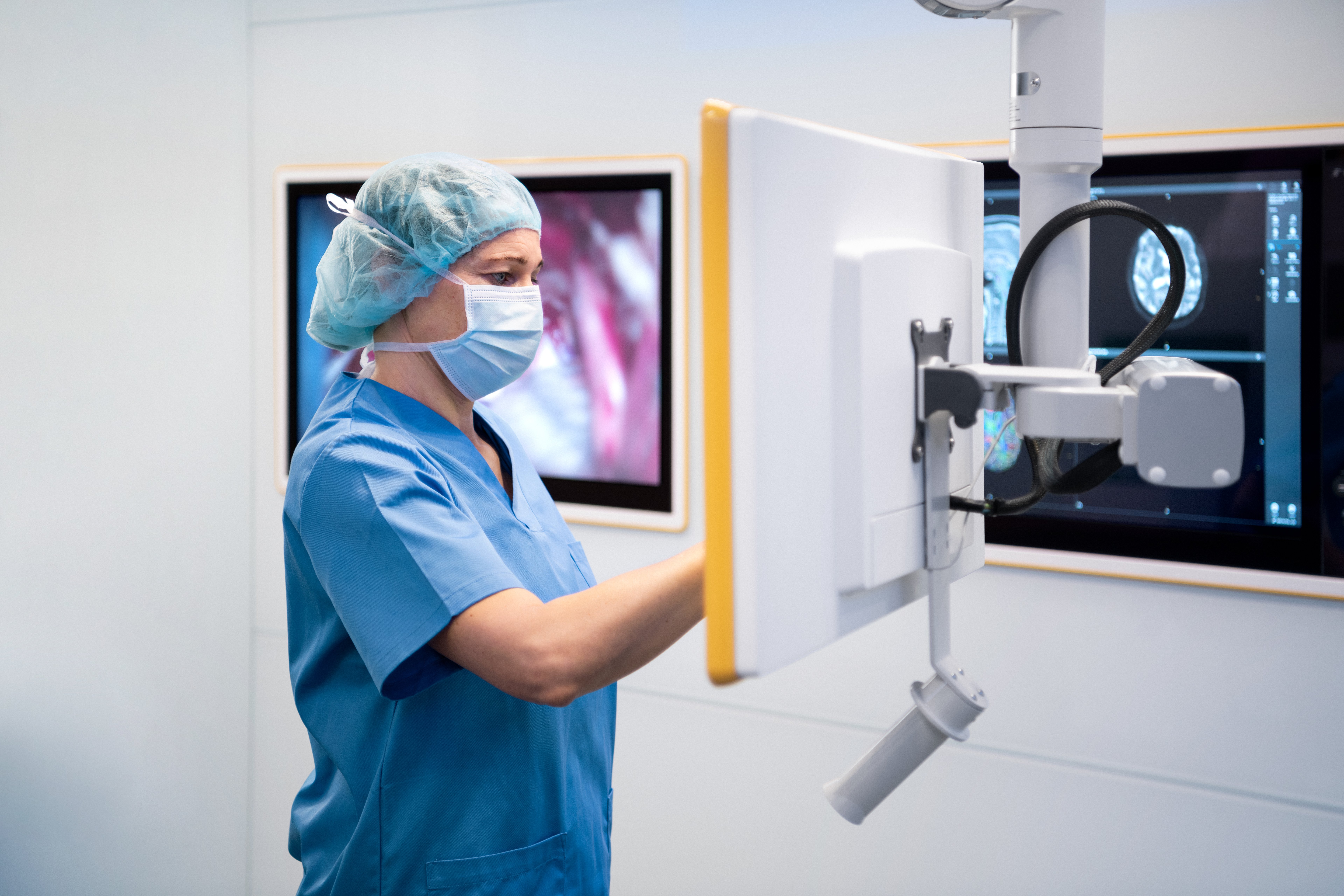 A Brainlab Employee using the Buzz system.