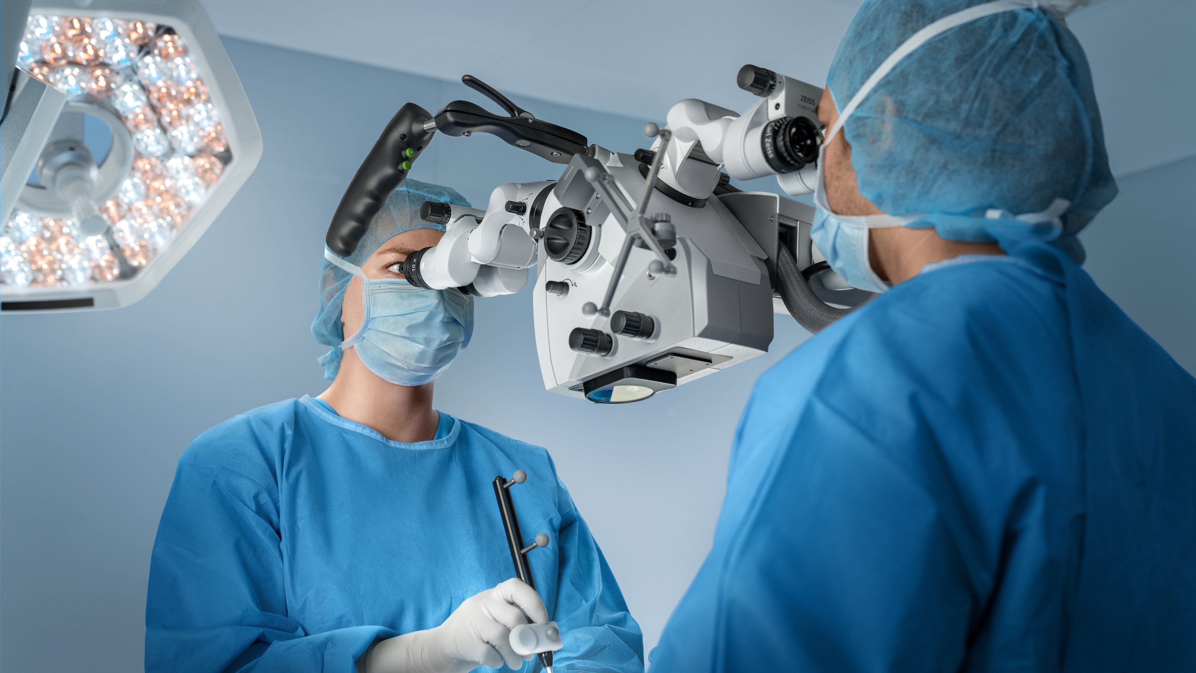 250915_microscopenavigation_spine_usecaseimage.jpg