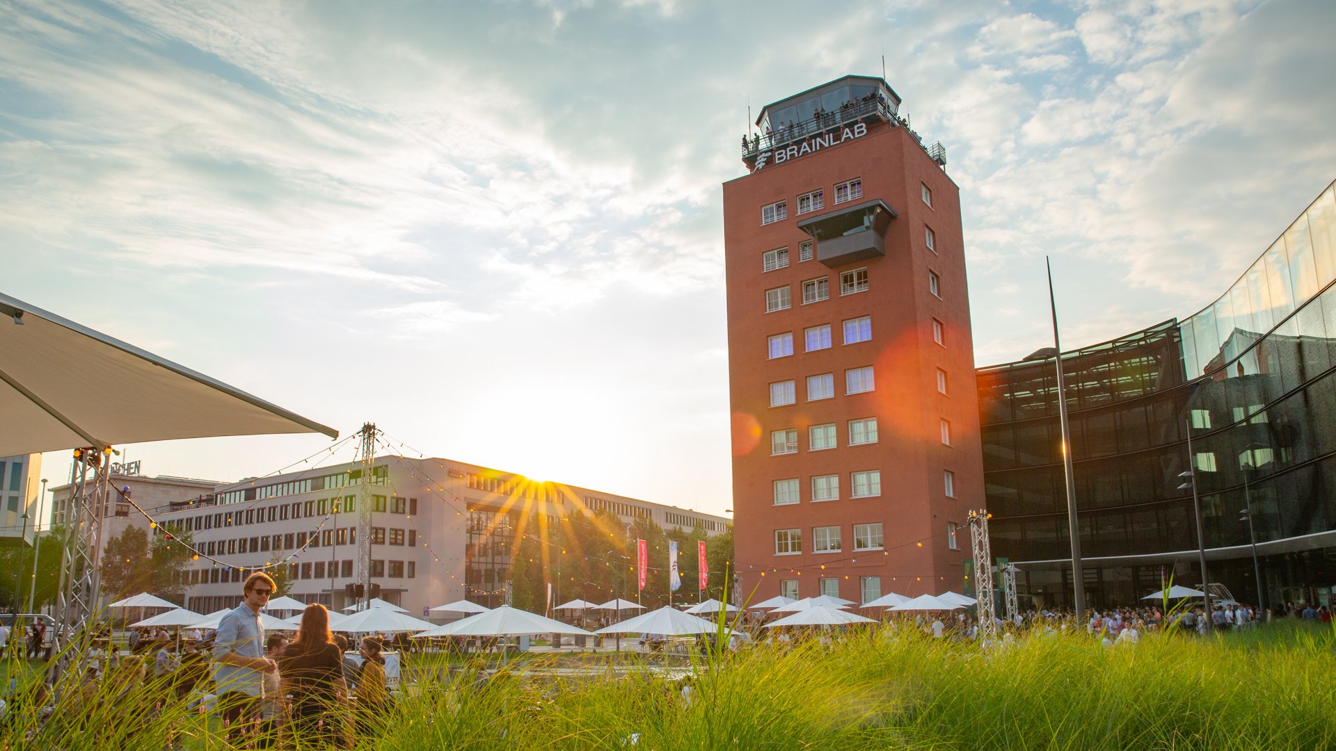 The Brainlab HQ tower on a sunny day