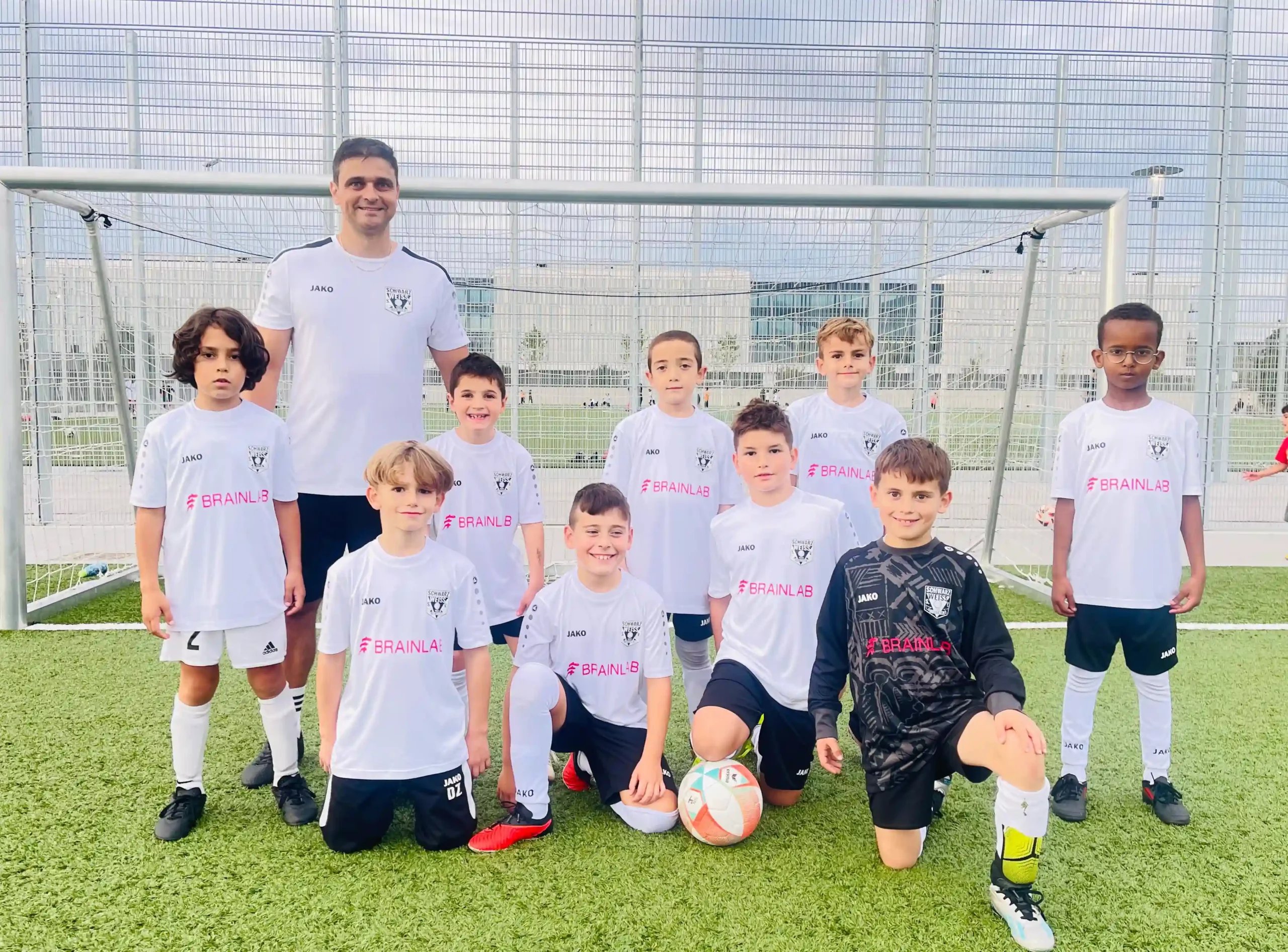 youth-soccer-team-sv-schwarz-weiss-munich-coach-scaled.webp