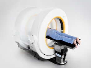 Интраоперационный КТ-сканер создает КТ-снимки диагностического качества для использования во время хирургической навигации