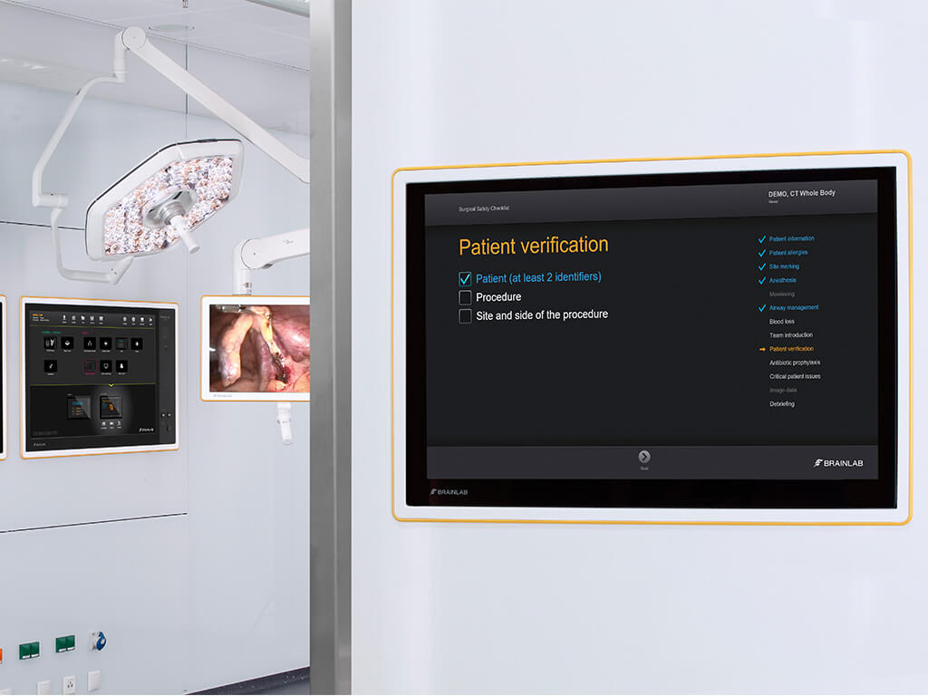 Operating room information and control center showing flexible setups