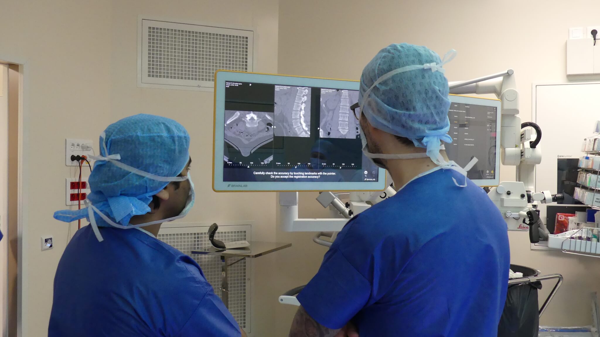 Chirurgie du crâne et du rachis : la Fondation Adolphe de Rothschild s’équipe d’un scanner mobile per-opératoire couplé à un système de navigation neurochirurgicale