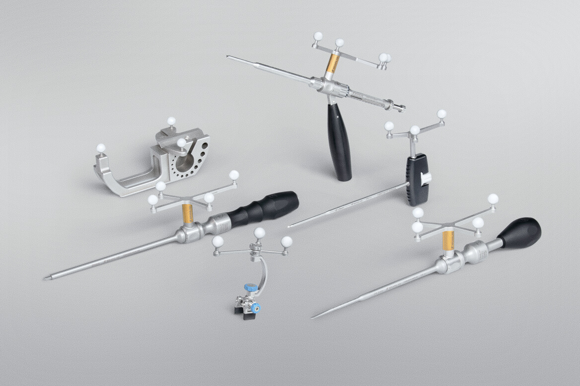 La navigation rachidienne Brainlab comprend des instruments pour la chirurgie rachidienne guidée par l’image